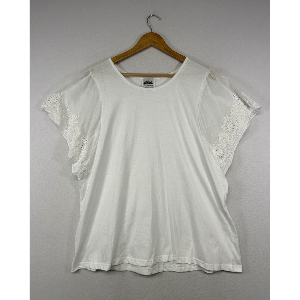 Clean Girl Metropolitan Women 2X White Eyelet Lace Flutter Sleeve Scoop Neck Top